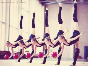 girls is standing split